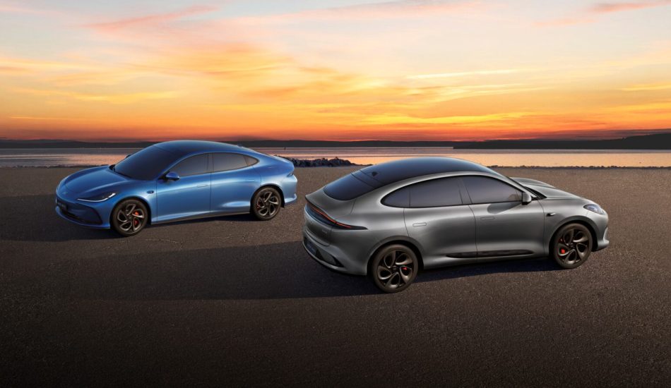 Seitenansicht der MG IM5 Limousine und dem MG IM6 SUV