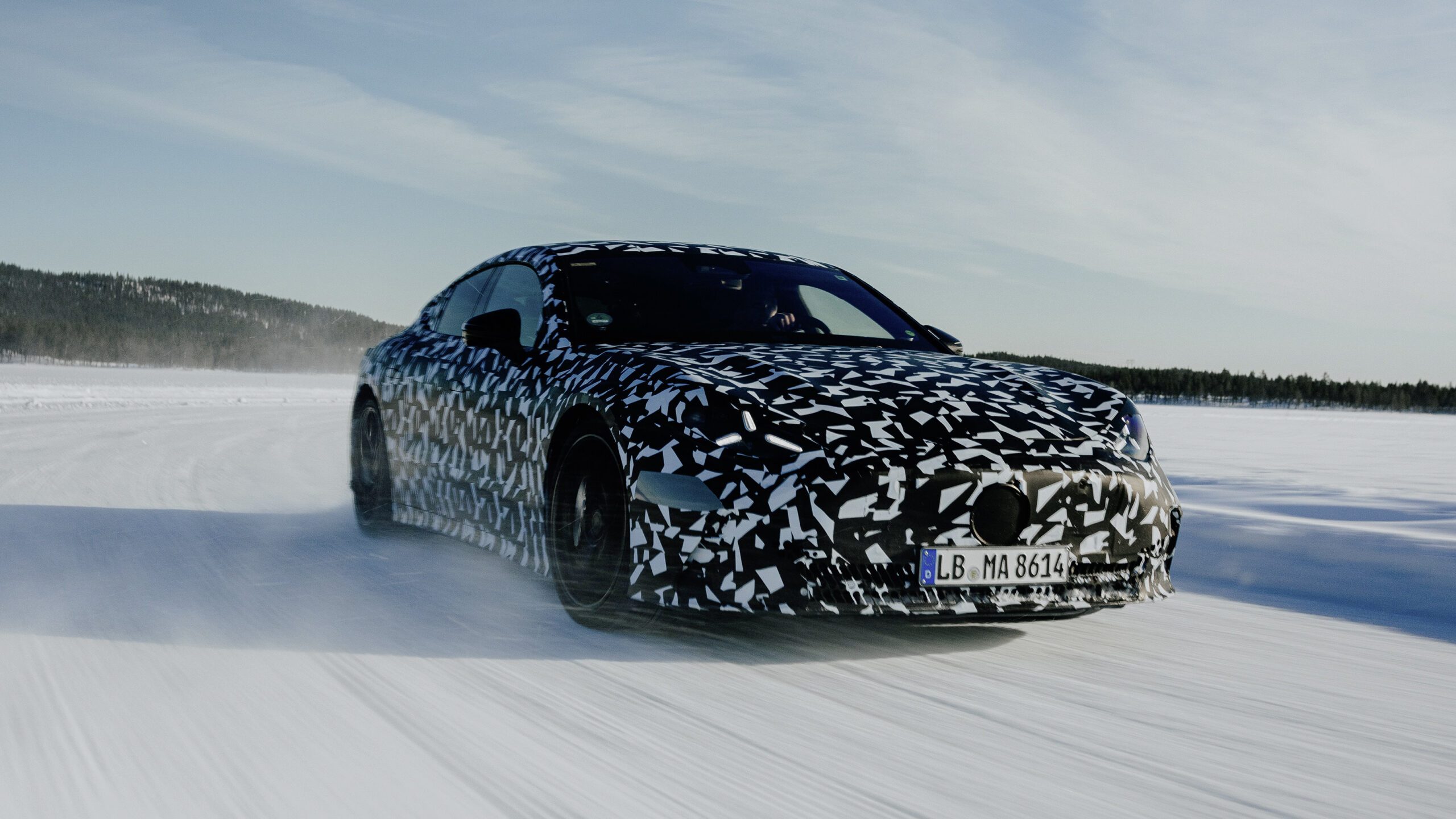 Front vom elektrischen Mercedes AMG GT (getarnt)