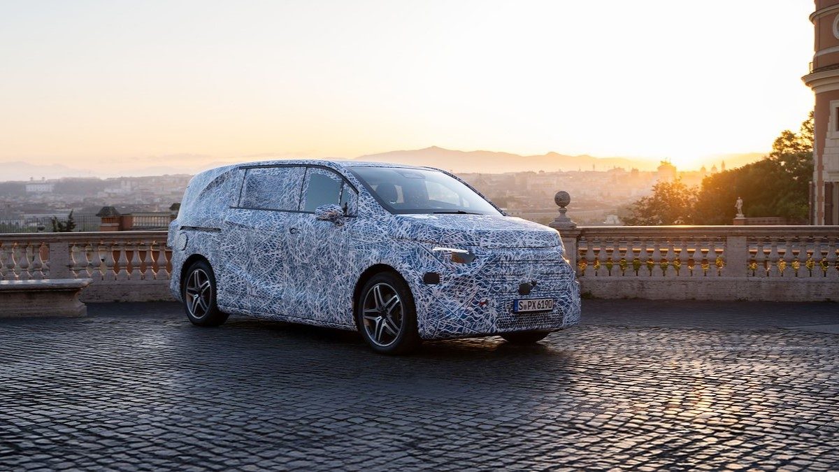 Beifahrerseite vom getarnten Mercedes-Benz VLE