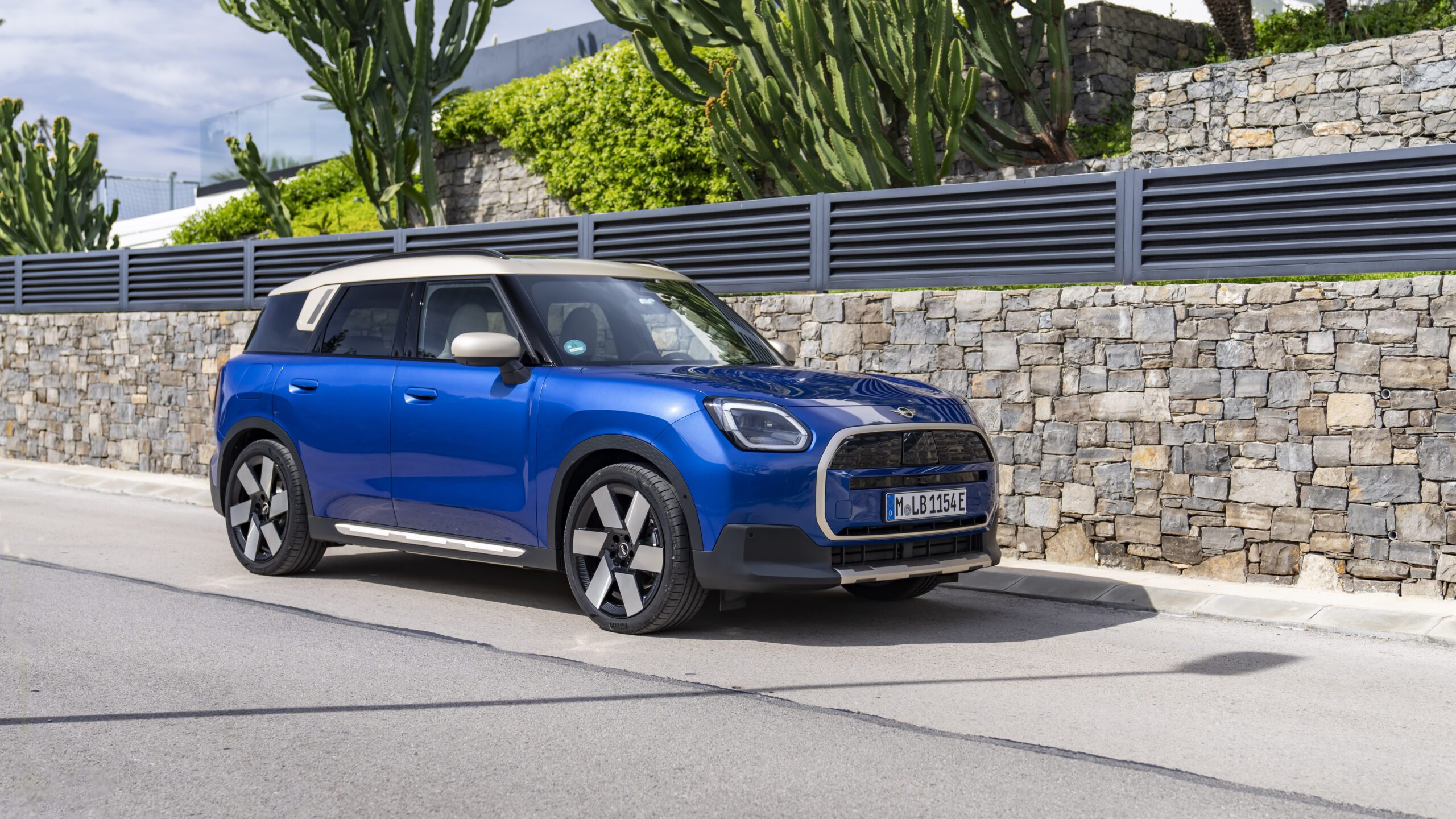 Seitenansicht vom Mini Countryman Electric