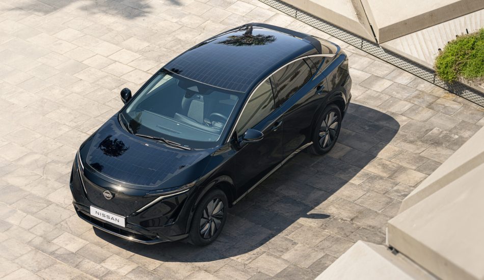 Draufsicht auf das Nissan Ariya Konzept mit Solarpaneele