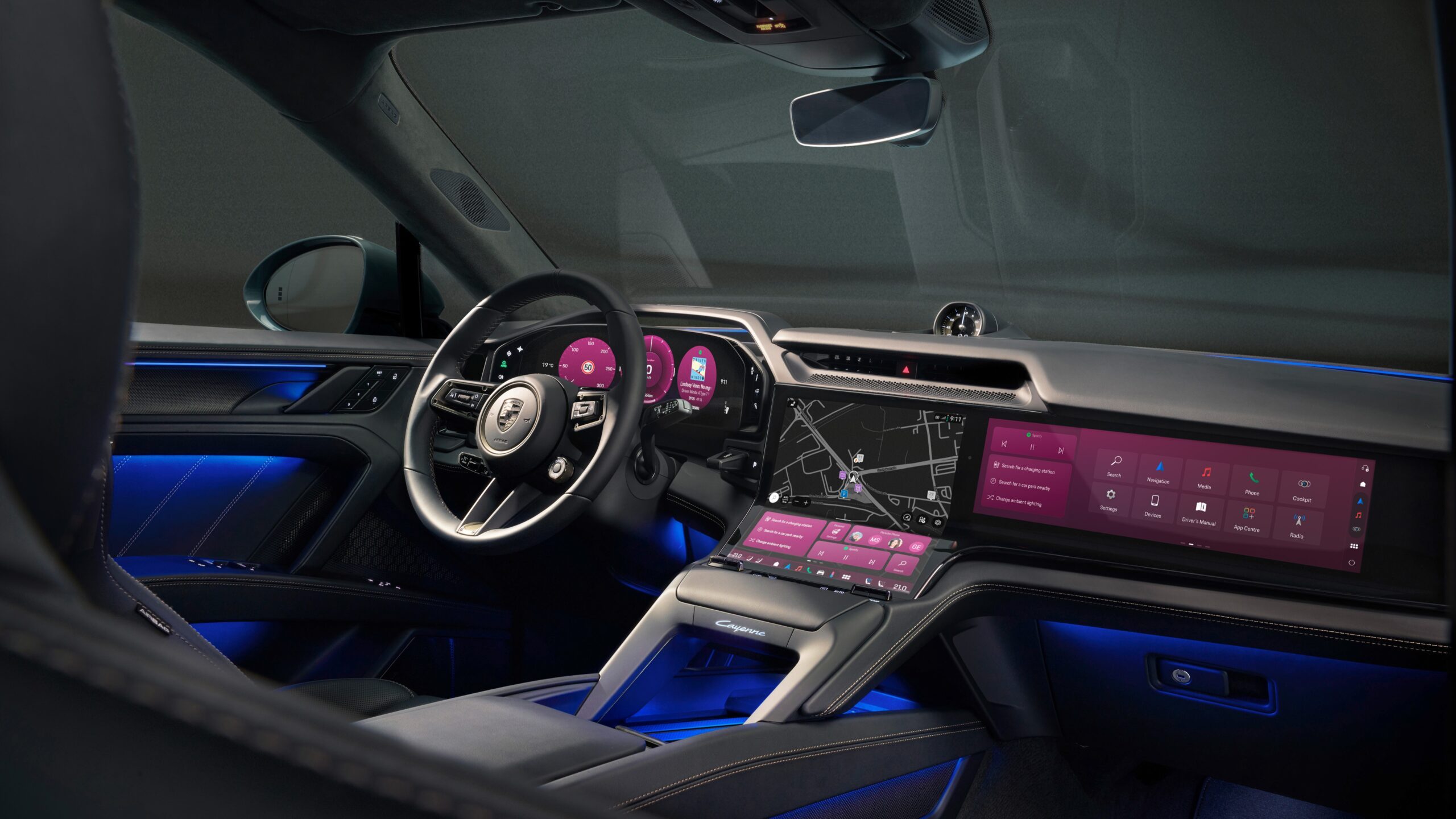 Cockpit mit Flow Display im Porsche Cayenne Electric