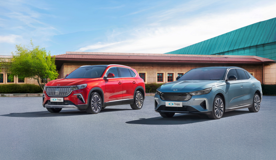 Frontansicht vom Togg T10X (SUV) und T10F (Limousine)